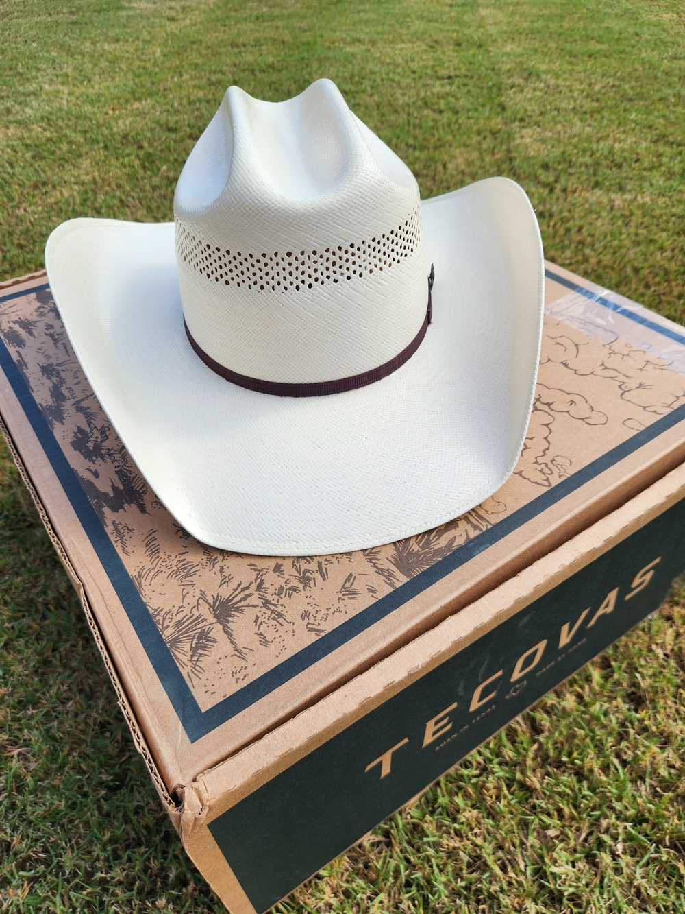 Tecovas Cattleman Straw Cowboy Hat with Brown Band